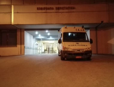 Σε σοβαρή κατάσταση 15χρονος -Χτύπησε την μπουνιά του σε τζαμαρία και έκοψε αρτηρίες